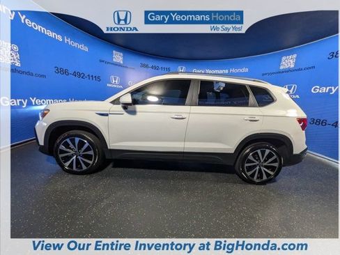 Used 2023 Volkswagen Taos SE FWD image 6