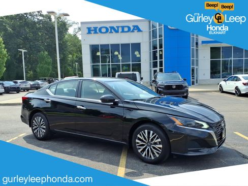 Used 2023 Nissan Altima 2.5 SV AWD/4WD image 1