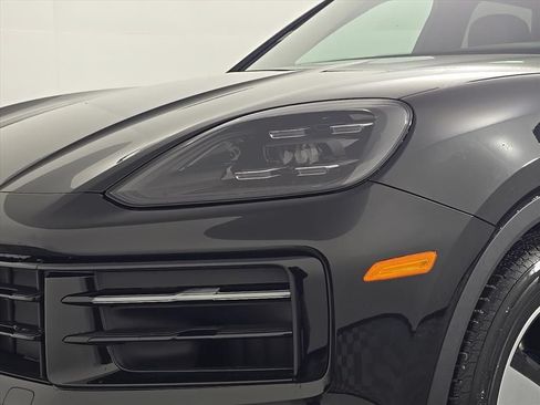Certified 2026 Porsche Cayenne E-Hybrid AWD/4WD image 12