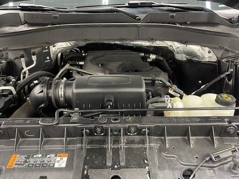 Used 2020 Ford Explorer XLT w/ Equipment Group 202A AWD/4WD image 26