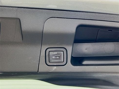 Used 2023 GMC Acadia SLE w/ Driver Convenience Package image 26