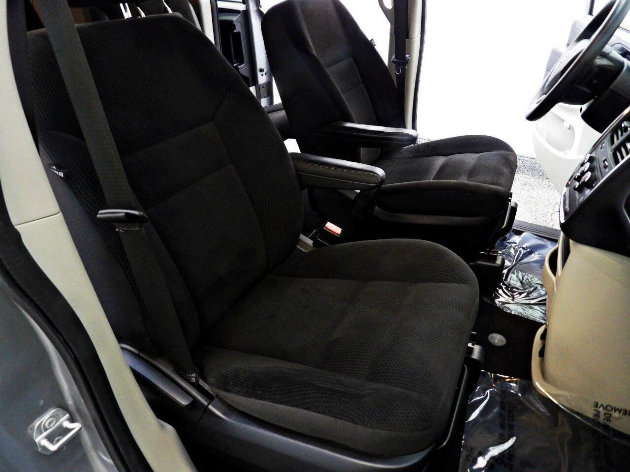 Used 2019 Dodge Grand Caravan SE w/ UConnect Hands-Free Group FWD image 15