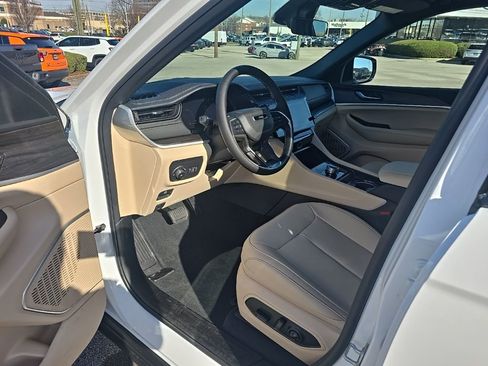 New 2026 Jeep Grand Cherokee Limited image 12