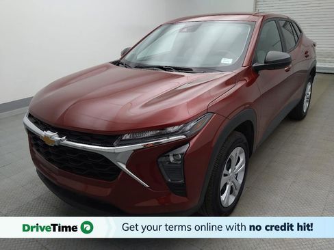 Used 2025 Chevrolet Trax LS FWD image 1