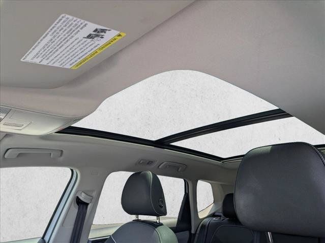 Used 2024 Volkswagen Taos SE w/ Panoramic Sunroof Package FWD image 15