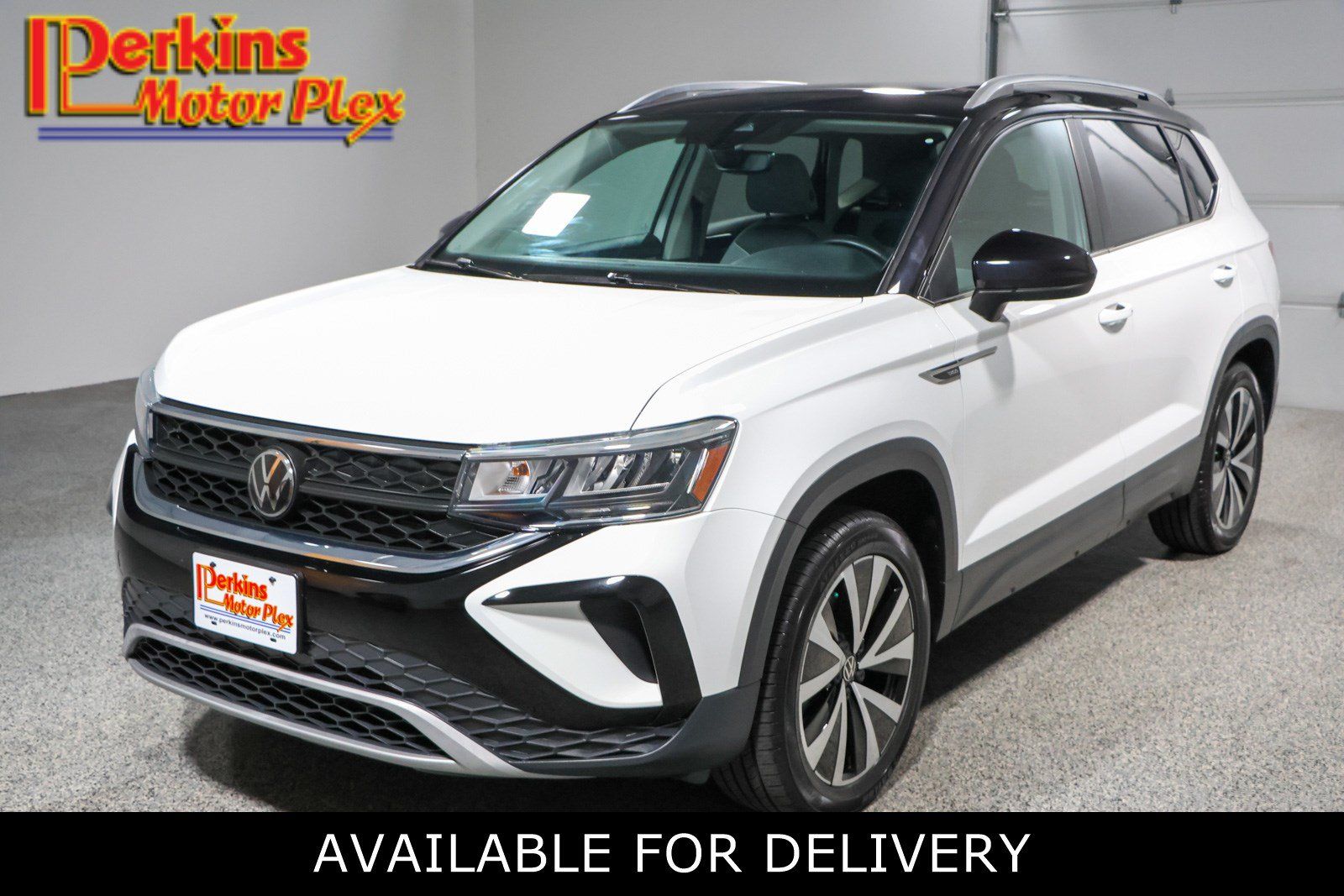 Used 2023 Volkswagen Taos SE w/ Panoramic Sunroof Package AWD/4WD image 1