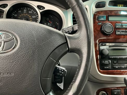 Used 2007 Toyota Highlander 4WD V6 w/ 3rd Row image 19