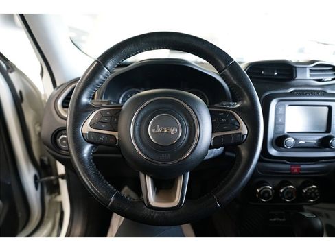 Used 2017 Jeep Renegade Latitude image 18