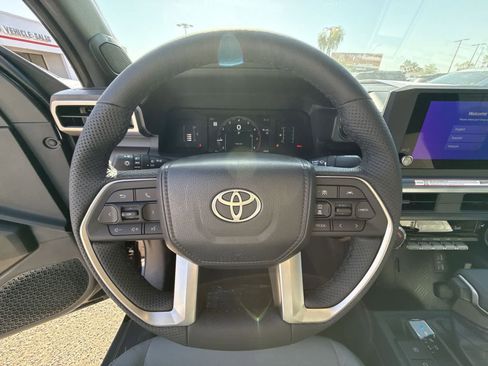 Used 2025 Toyota Tacoma SR5 AWD/4WD image 27