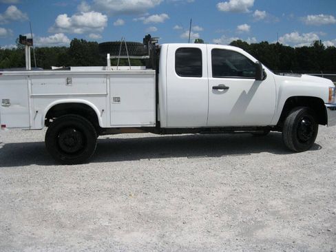 Used 2013 Chevrolet Silverado 3500 W/T AWD/4WD image 5
