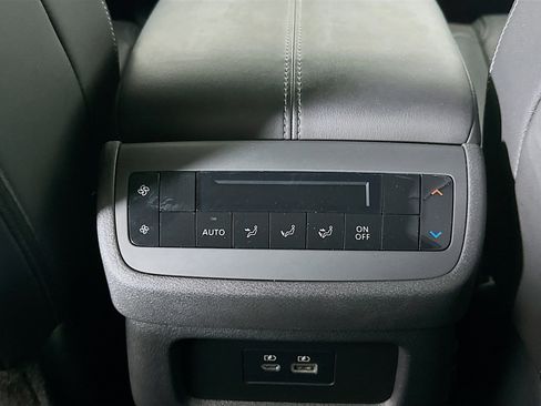 Used 2025 Nissan Pathfinder SL image 27