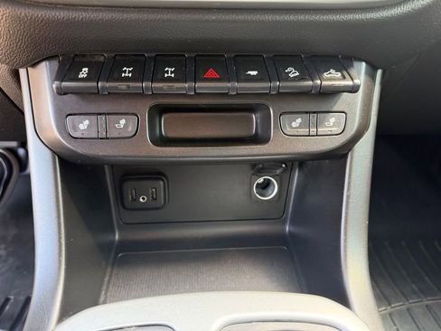 Used 2022 Chevrolet Colorado ZR2 w/ ZR2 Dusk Special Edition AWD/4WD image 19