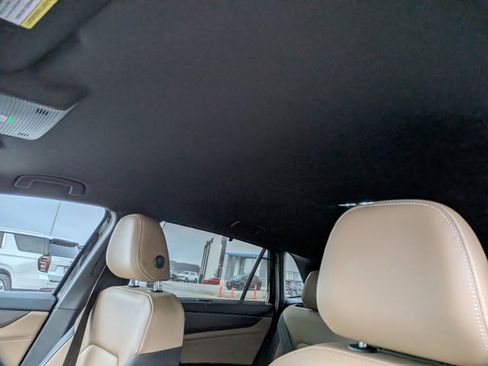 Used 2024 Volkswagen Atlas Cross Sport SE image 18