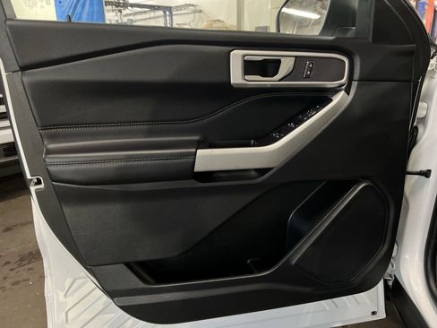 Used 2022 Ford Explorer XLT w/ Equipment Group 202A image 14