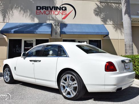 Used 2015 Rolls-Royce Ghost image 21