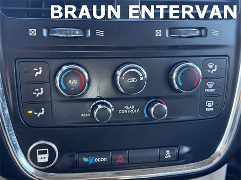 Used 2012 Dodge Grand Caravan SXT image 30