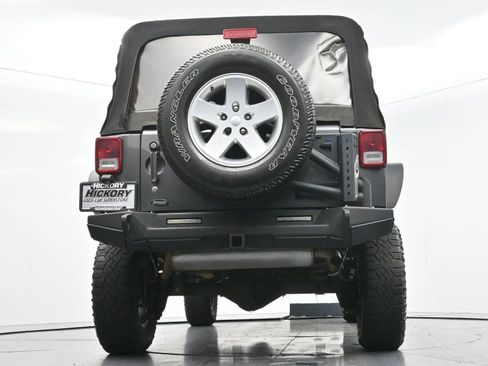 Used 2017 Jeep Wrangler Unlimited Rubicon w/ Connectivity Group AWD/4WD image 44