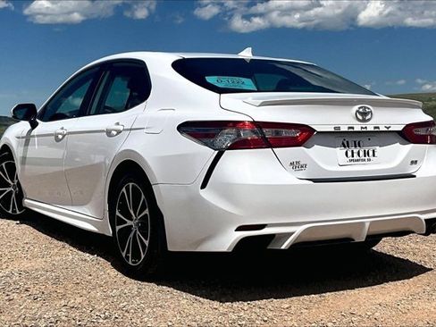 Used 2019 Toyota Camry SE FWD image 4