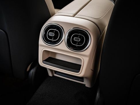 New 2026 Mercedes-Benz C 300 4MATIC Sedan image 36