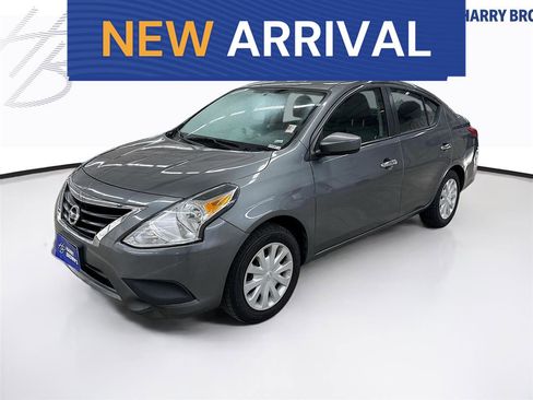 Used 2019 Nissan Versa SV image 1