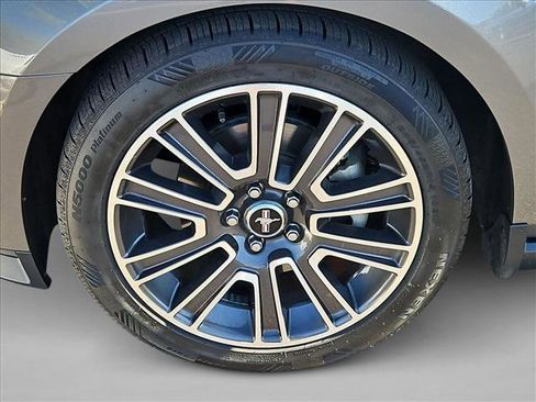 Used 2010 Ford Mustang GT Premium image 23