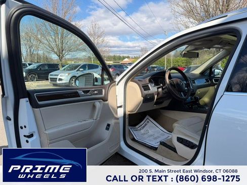 Used 2016 Volkswagen Touareg Lux image 9