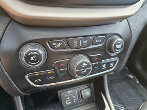 Used 2015 Jeep Cherokee Limited AWD/4WD image 13