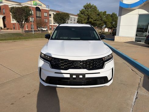 Used 2023 Kia Sorento S image 3