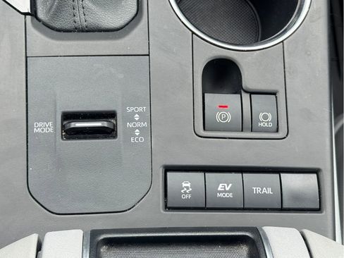 Used 2021 Toyota Highlander XLE image 21