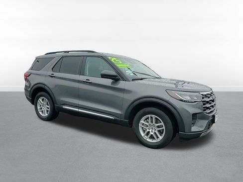 Used 2025 Ford Explorer Active AWD/4WD image 3