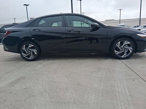 Used 2025 Hyundai Elantra Sport image 4