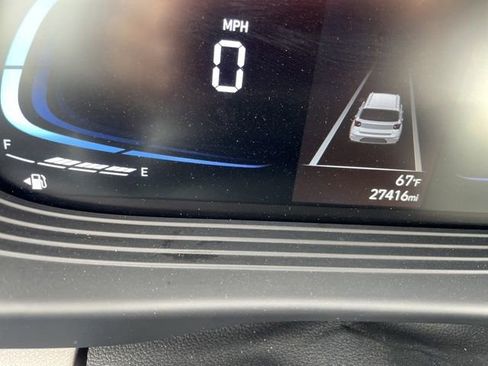 Used 2025 Hyundai Venue SEL FWD image 19