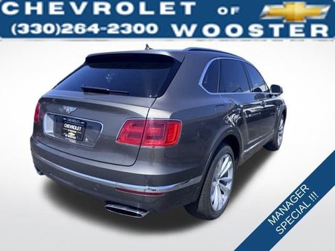 Used 2017 Bentley Bentayga image 4