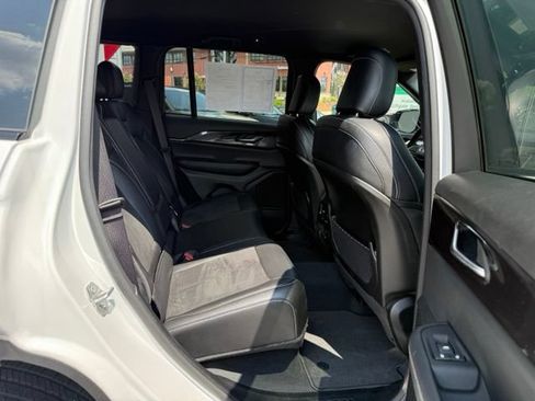 Used 2023 Jeep Grand Cherokee Altitude AWD/4WD image 18