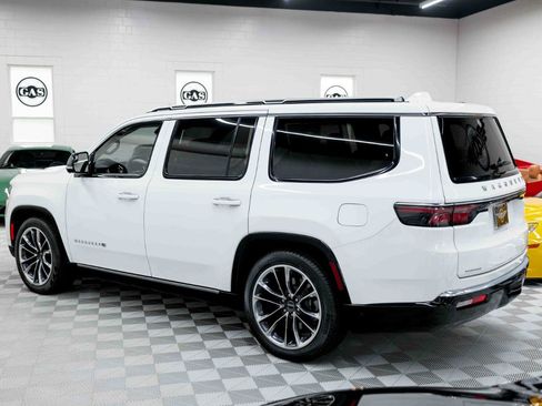 Used 2023 Jeep Wagoneer Series III w/ Premium Group I AWD/4WD image 10