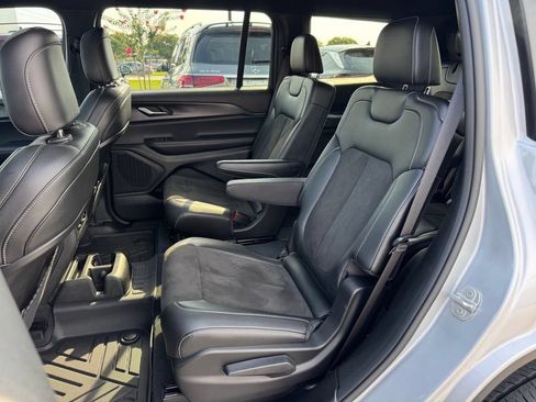 Used 2023 Jeep Grand Cherokee L Laredo RWD image 20