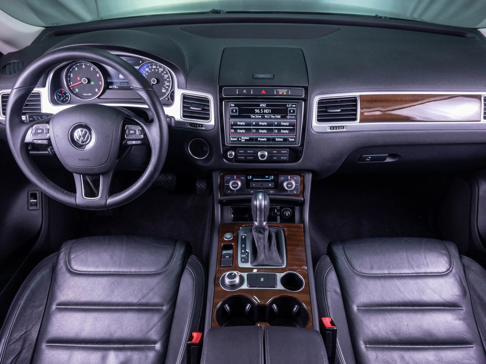 Used 2015 Volkswagen Touareg VR6 AWD/4WD image 16