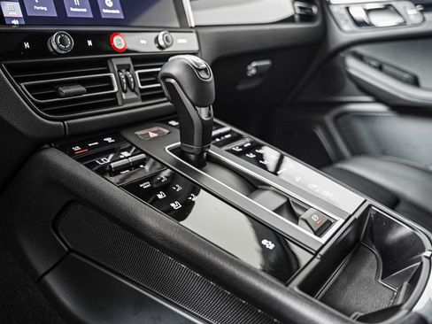 Certified 2026 Porsche Macan AWD/4WD image 20
