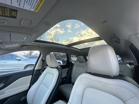 Used 2025 Lincoln Corsair FWD w/ Equipment Group 101A image 22