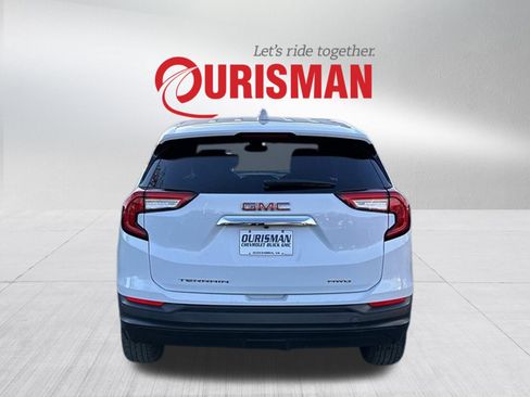 Used 2024 GMC Terrain SLE image 3