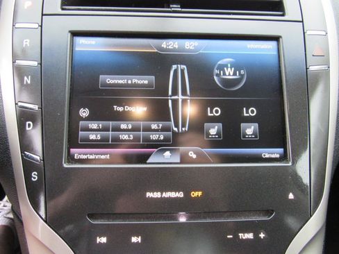 Used 2016 Lincoln MKZ AWD image 18