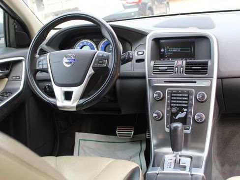 Used 2012 Volvo XC60 T6 R-Design image 11