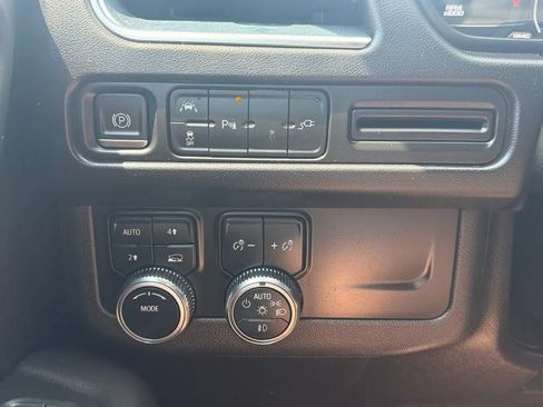 Used 2021 GMC Yukon SLT AWD/4WD image 49