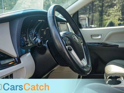 Used 2017 Toyota Sienna XLE w/ XLE Navigation Package FWD image 19