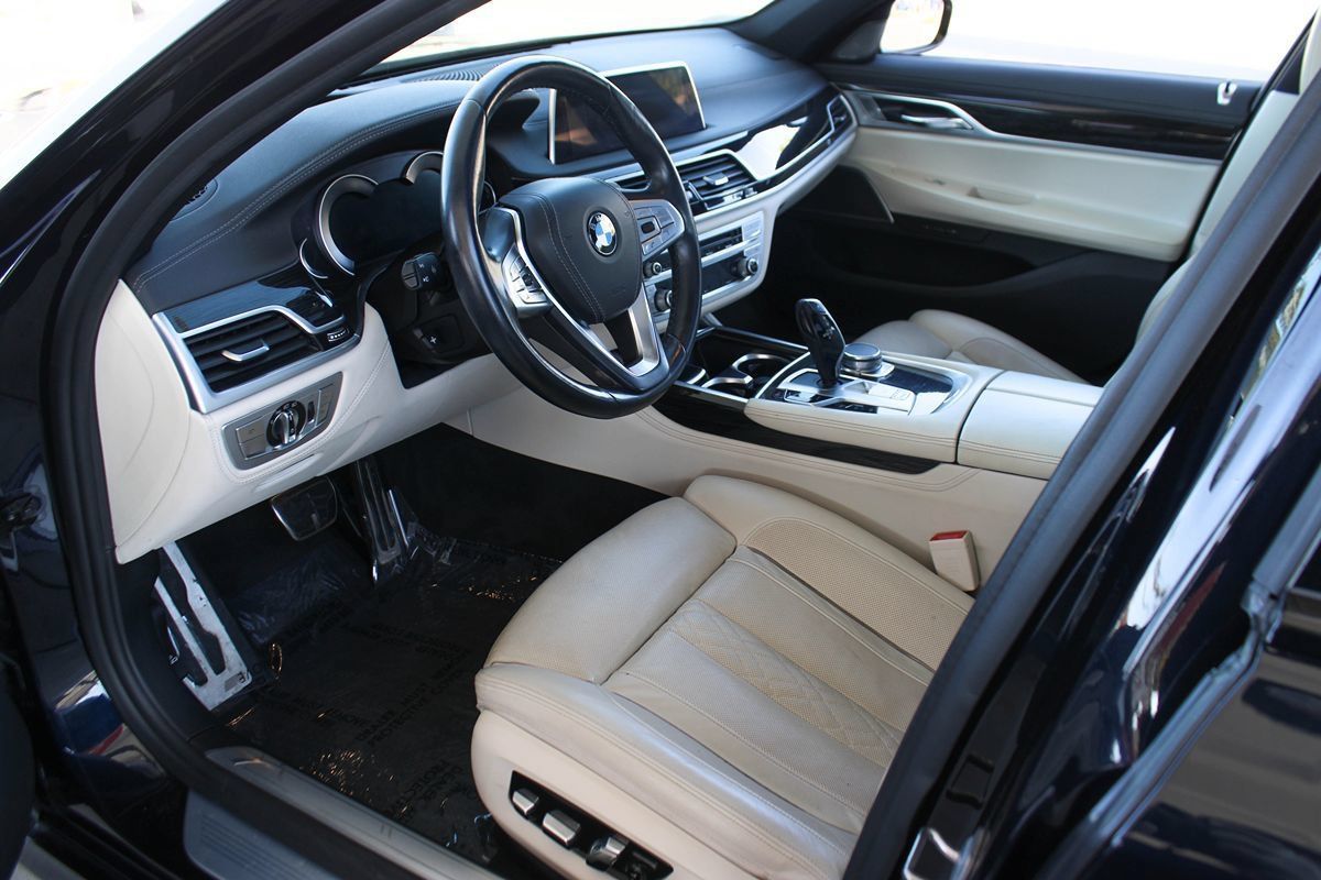 Used 2019 BMW 750i RWD image 14