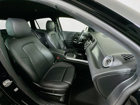 Used 2025 Mercedes-Benz GLA 250 4MATIC image 31