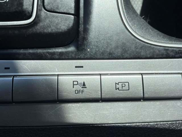 Certified 2024 Kia Carnival LX FWD image 30