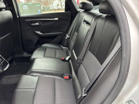 Used 2016 Chevrolet Impala LT w/ Convenience Package image 14