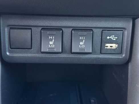 Used 2022 Toyota Corolla Cross XLE w/ Convenience Package FWD image 22