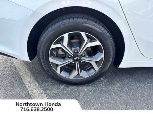 Used 2019 Kia Forte LXS FWD image 9